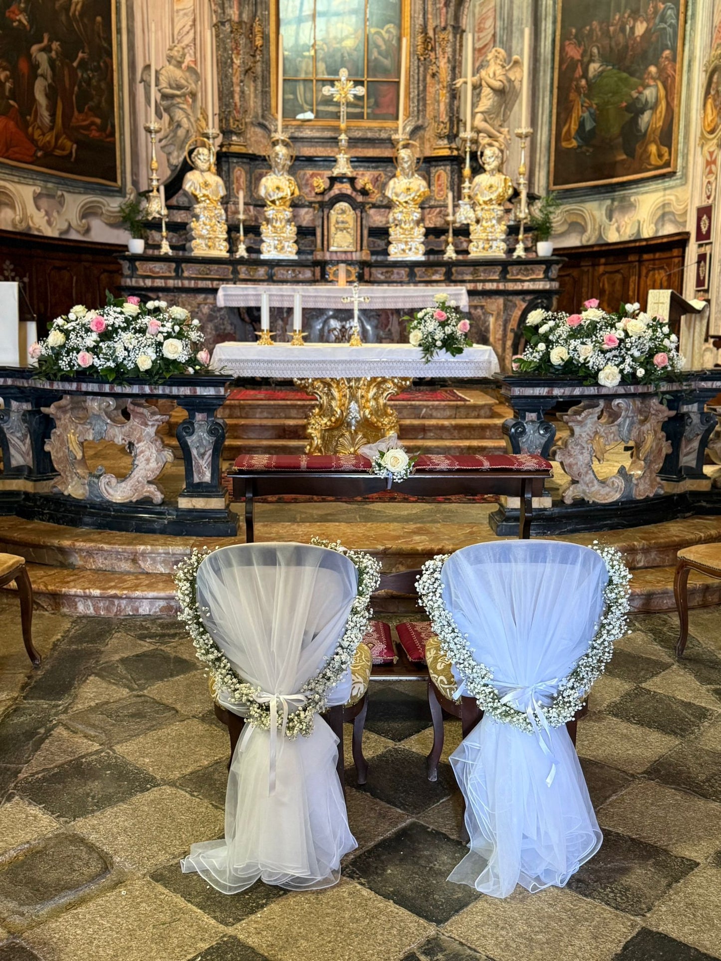 Decorazioni auto sposi matrimonio fiori freschi confettata