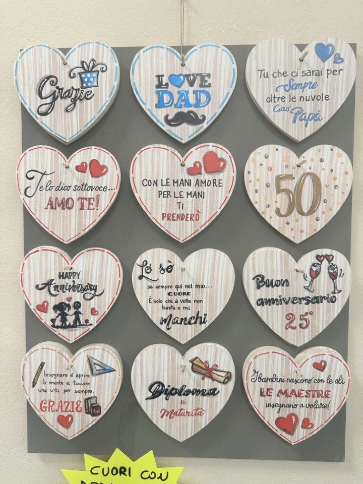 Cuore con frase speciale aggiunto a bouquet floreale, ideale per San Valentino e anniversari.
